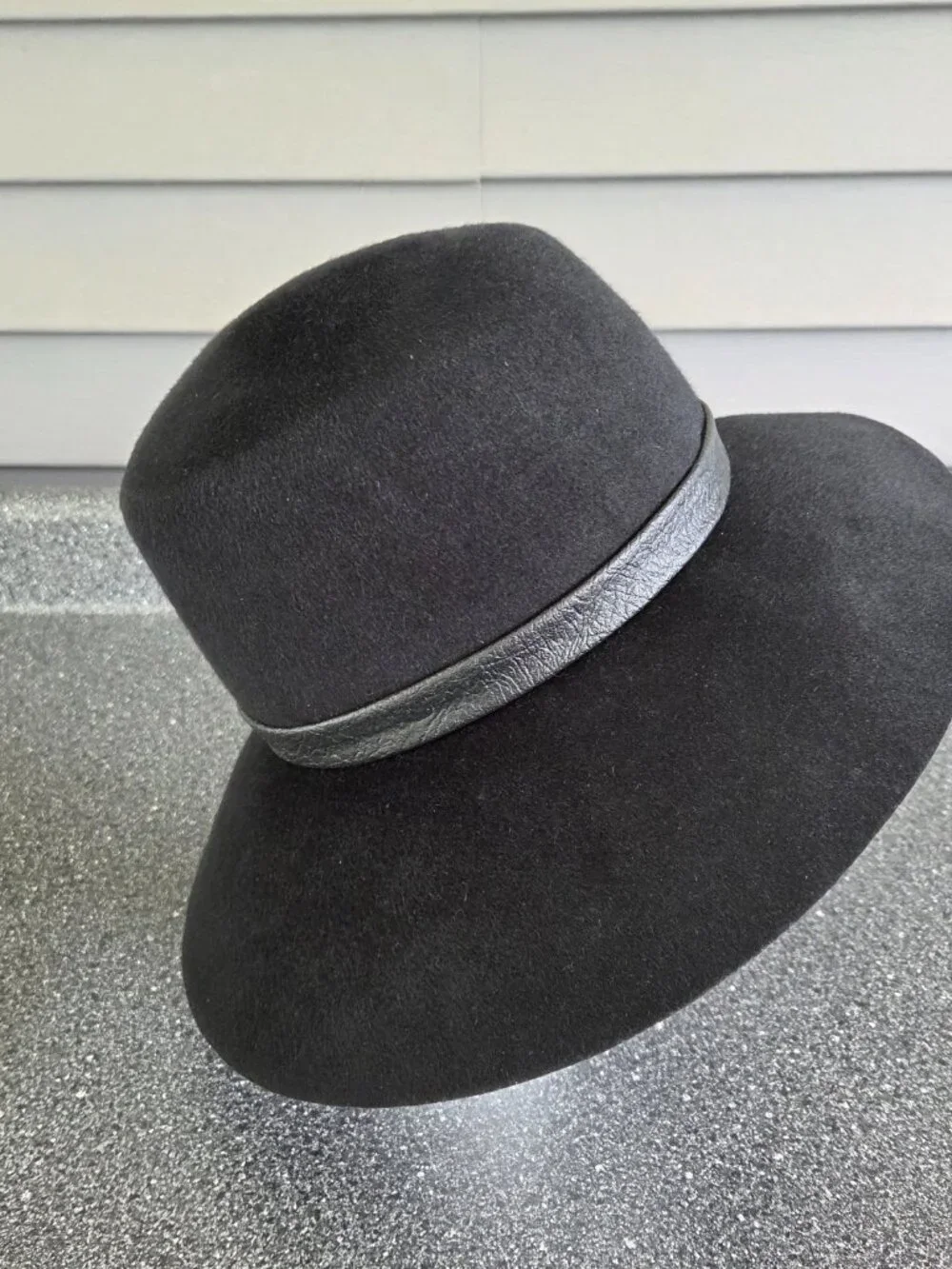 Glenover Fawn Tra-Felt Black Wide 3